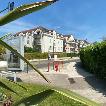 Bienvenue Chez Camille Apartment Plaisir Exterior photo